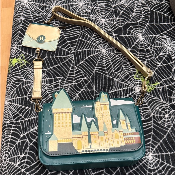 Loungefly Harry Potter Golden Hogwarts Castle Crossbody Bag with Pouch Mult - Picture 2 of 13